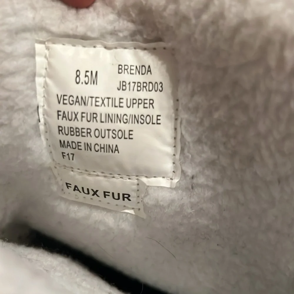 Ladies JBU Winter Boots snow rain boots NWOT 8.5 Buffalo Plaid Red Black check